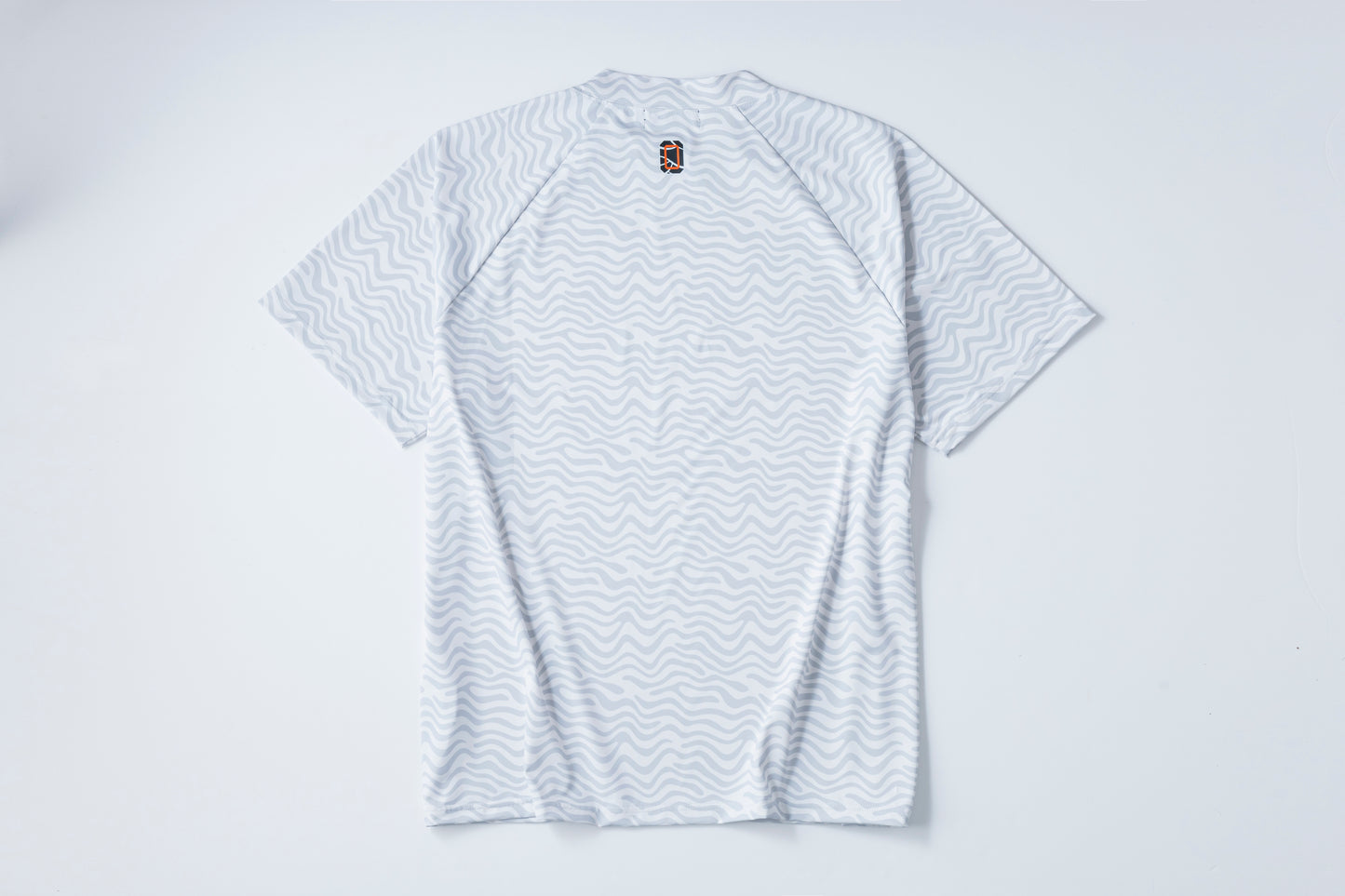 【 UNISEX 】 Kuina Wave Raglan Mock neck Shirt